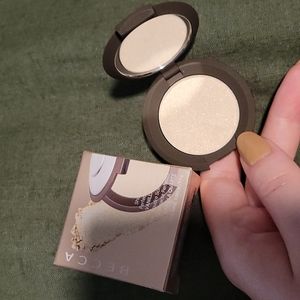Becca vanilla quartz highlighter